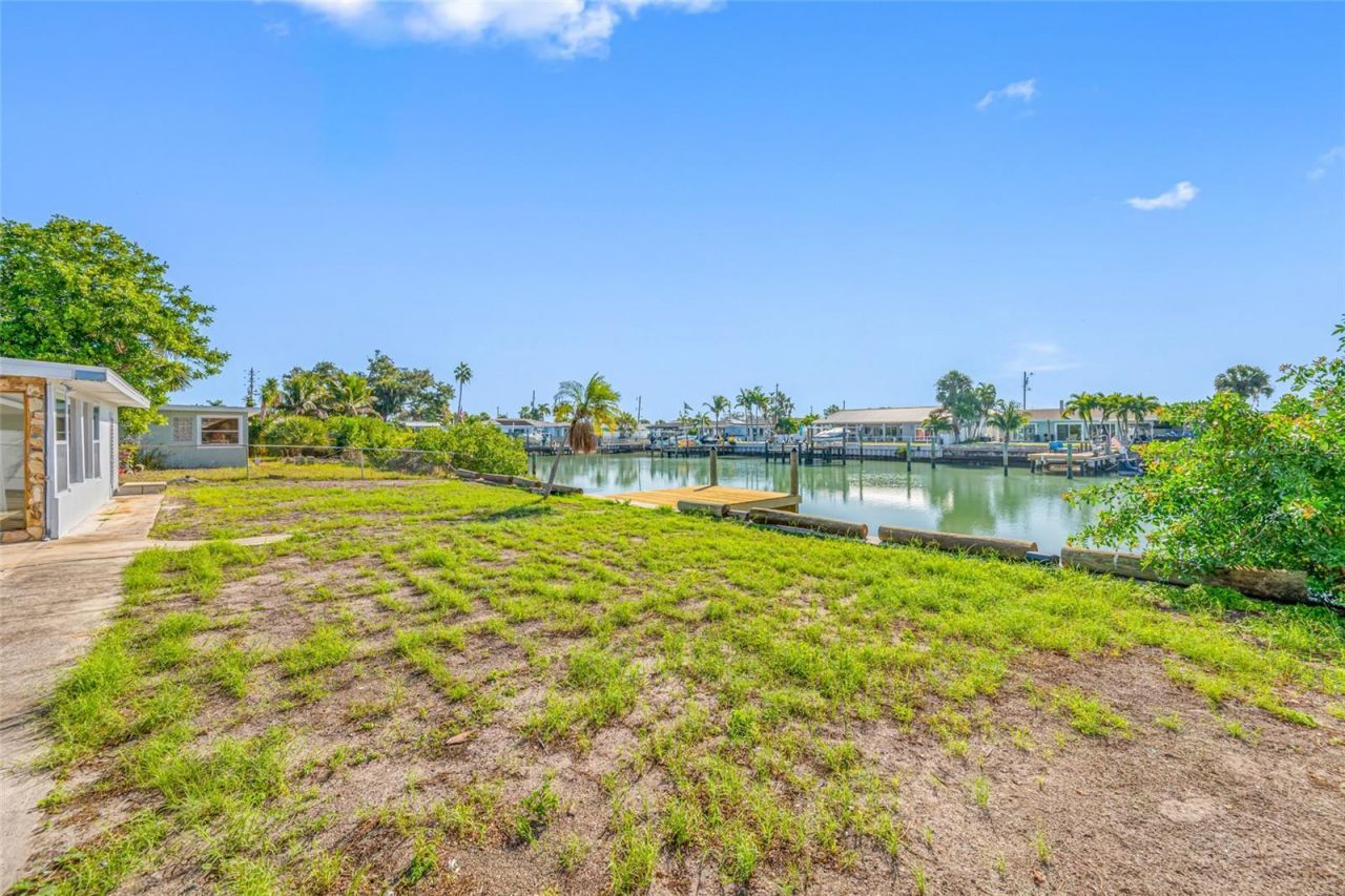 7930 Causeway Boulevard S, Saint Petersburg, FL 33707 Photo