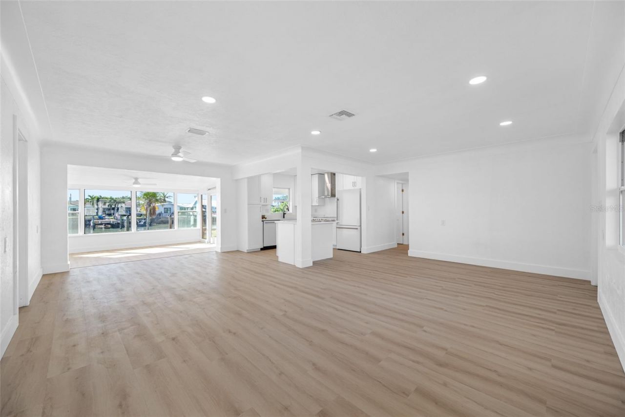 7930 Causeway Boulevard S, Saint Petersburg, FL 33707 Photo