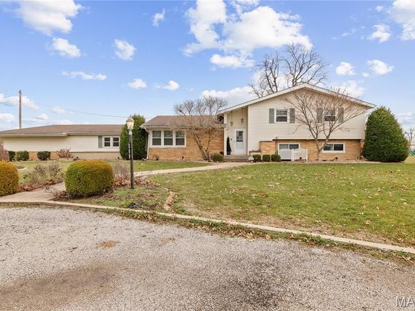 206 N Oak Street, Raymond, IL 62560