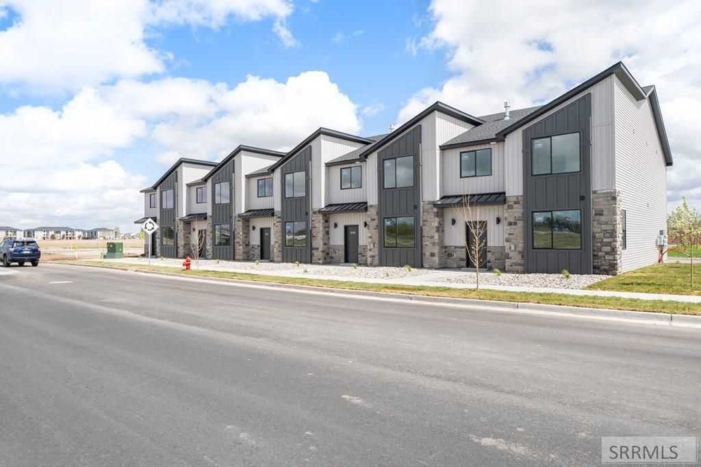 729 Curlew Drive, Ammon, ID 83406 Main Photo