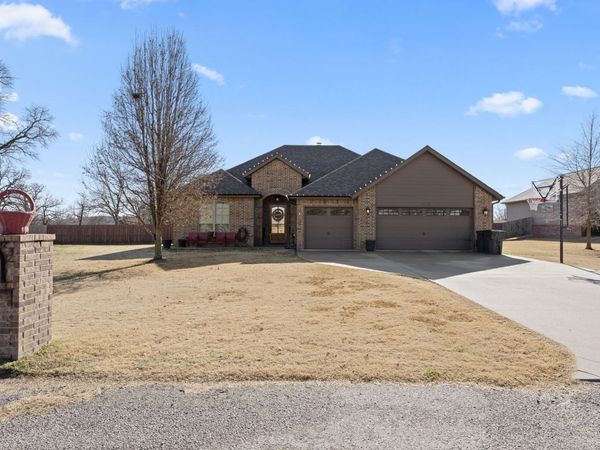 61521 E 266 Road, Grove, OK 74344