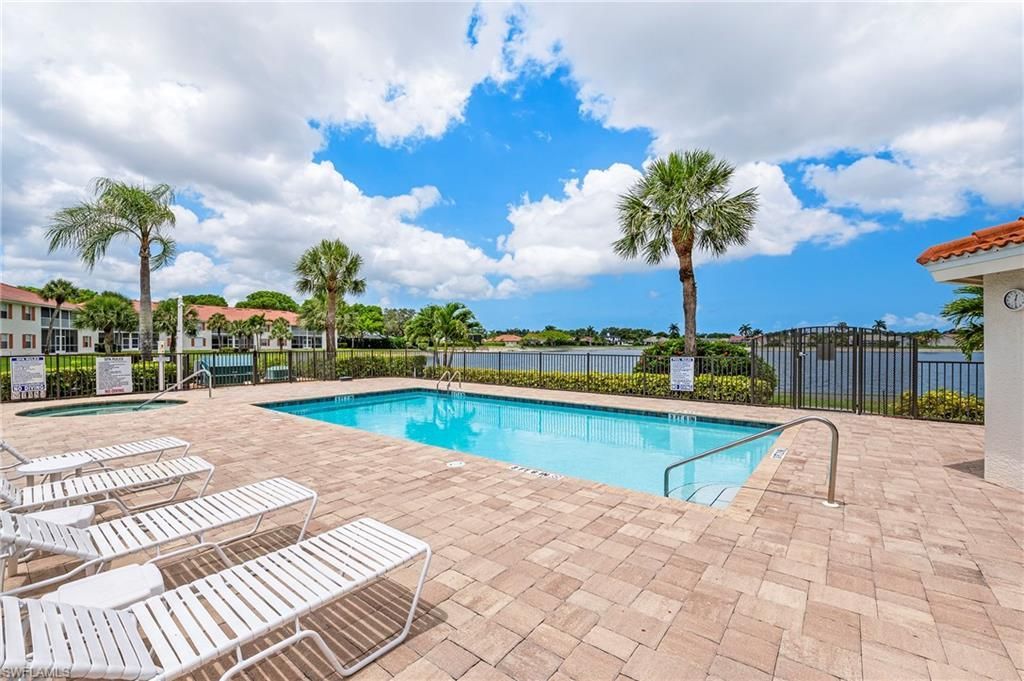 529 Mardel Dr, Unit 304, Naples, FL 34104 Photo