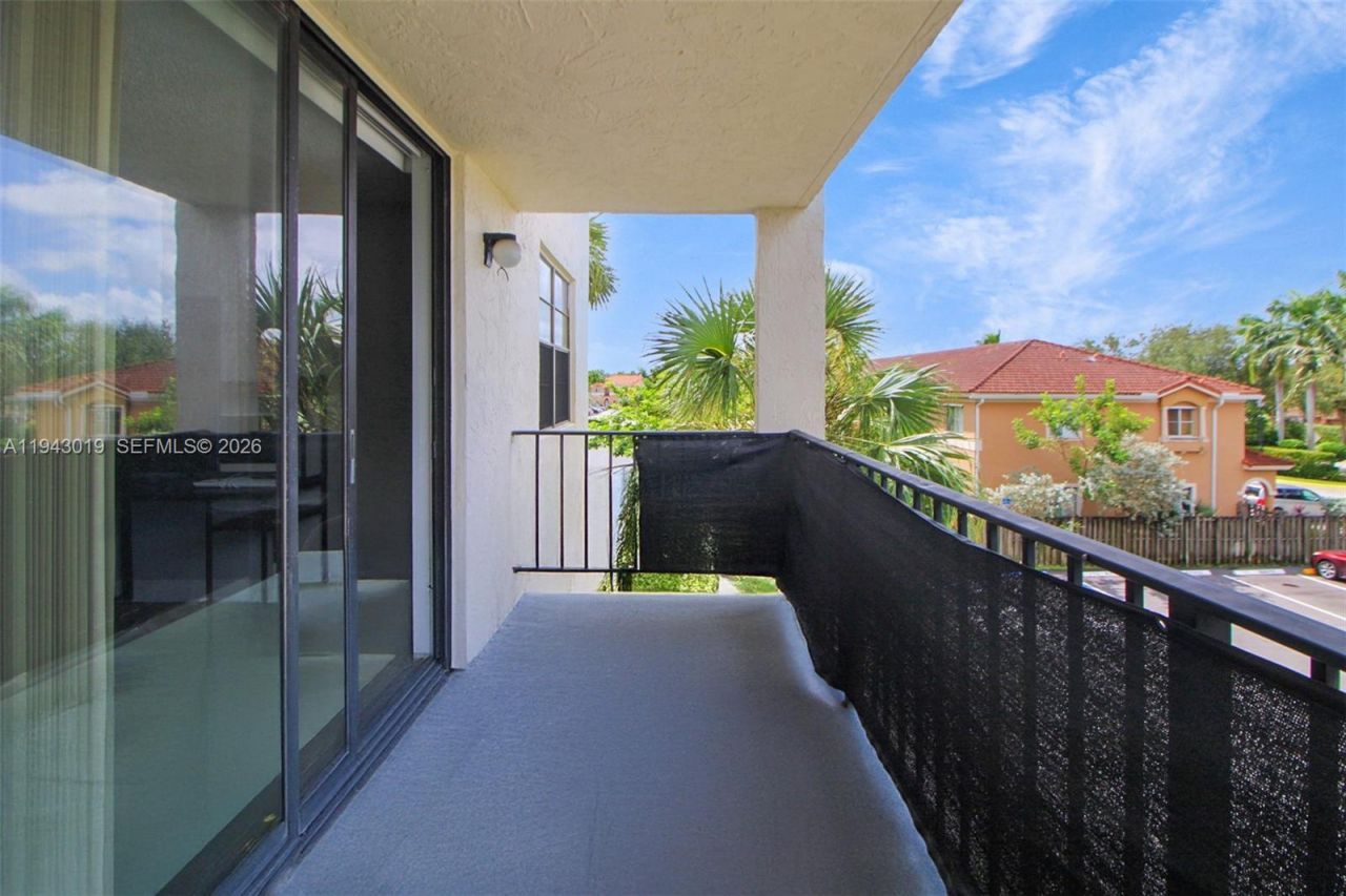 6190 Woodlands Blvd, Unit 312, Tamarac, FL 33319 Photo