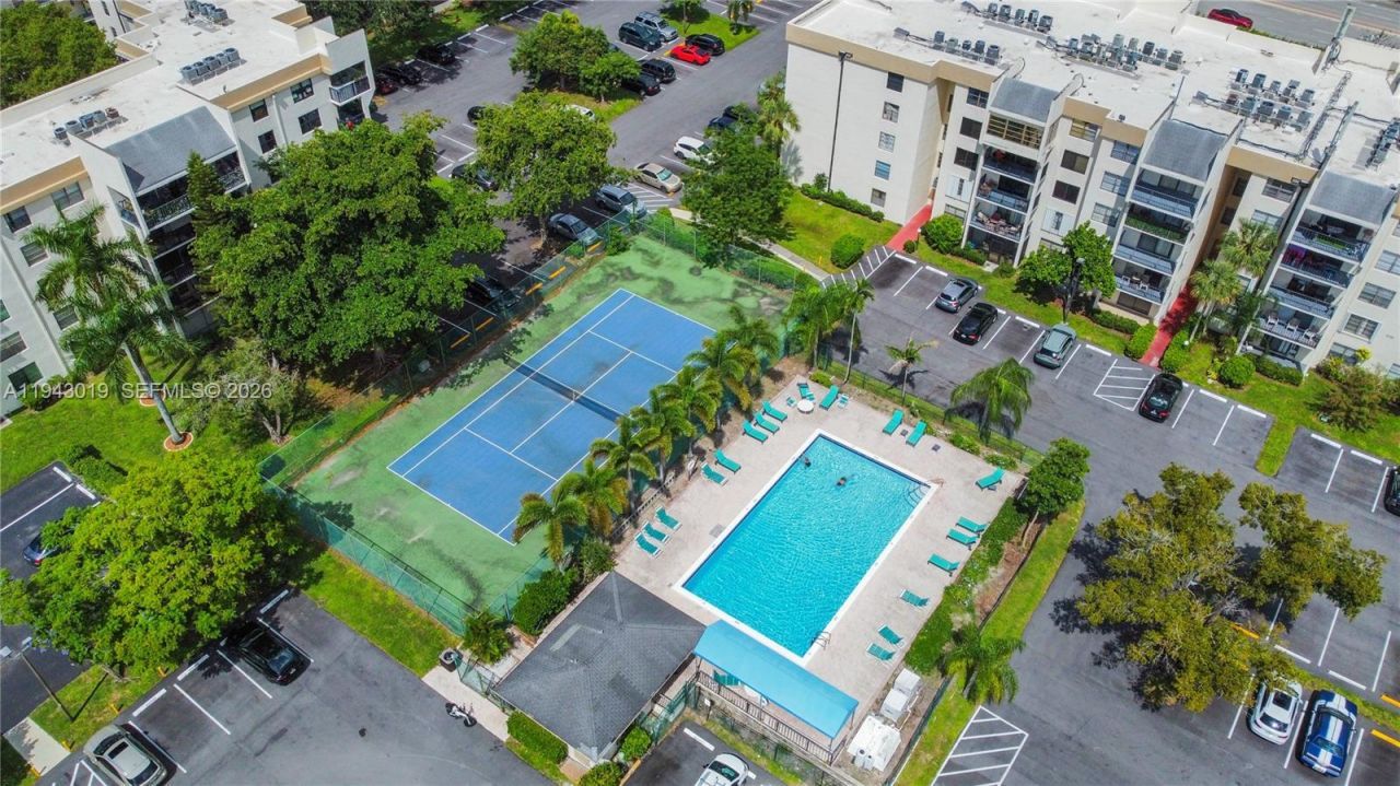 6190 Woodlands Blvd, Unit 312, Tamarac, FL 33319 Photo