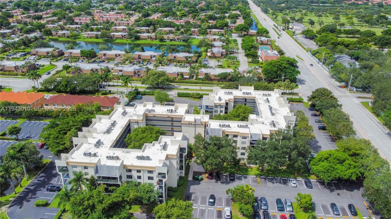 6190 Woodlands Blvd, Unit 312, Tamarac, FL 33319 Photo