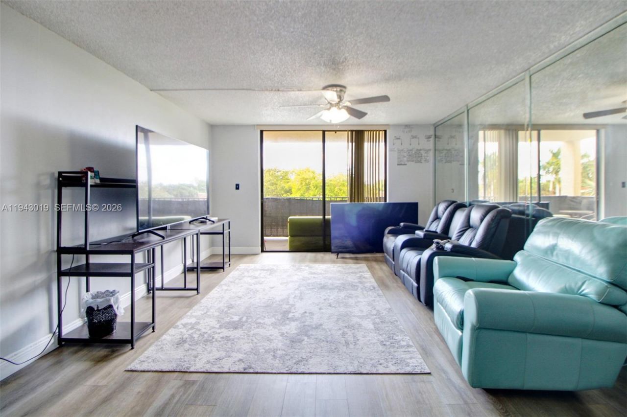 6190 Woodlands Blvd, Unit 312, Tamarac, FL 33319 Photo