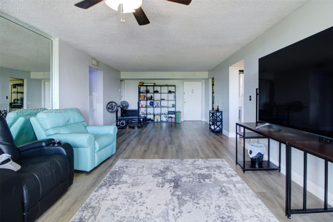 6190 Woodlands Blvd, Unit 312, Tamarac, FL 33319 Photo