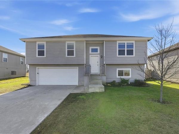 21291 W 219th Street, Spring Hill, KS 66083