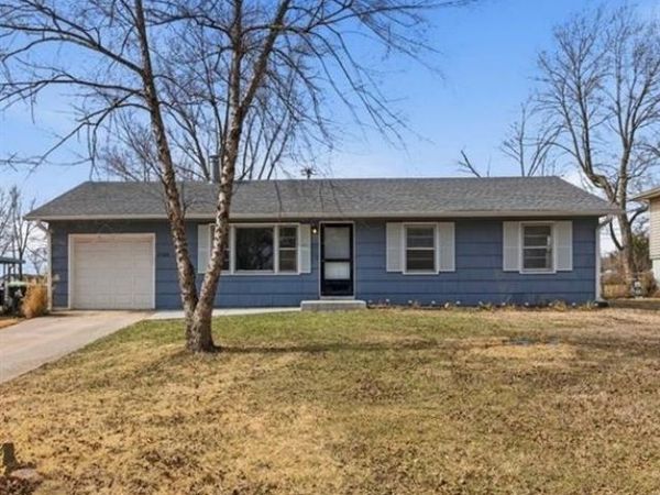 2500 Hillside Drive, Harrisonville, MO 64701