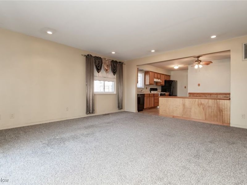 7641 Fern Drive, Mentor on the Lake, OH 44060 Photo 4