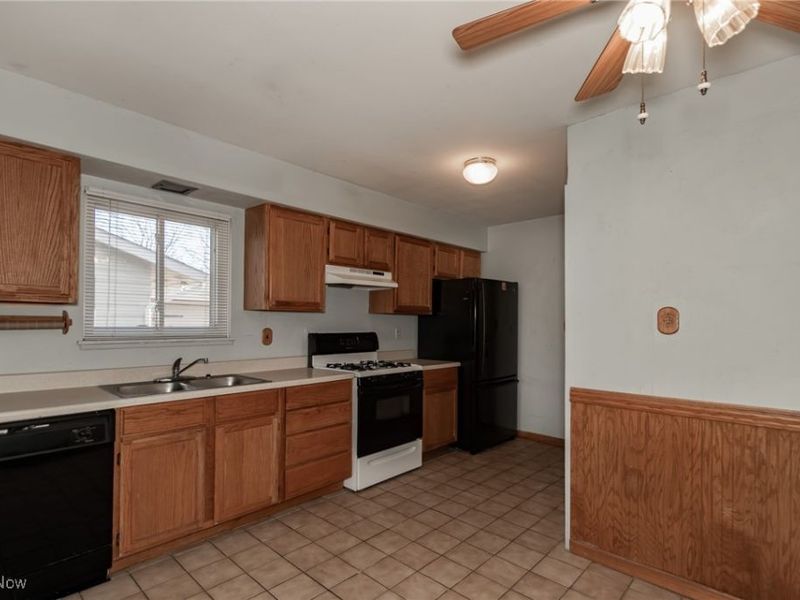 7641 Fern Drive, Mentor on the Lake, OH 44060 Photo 6