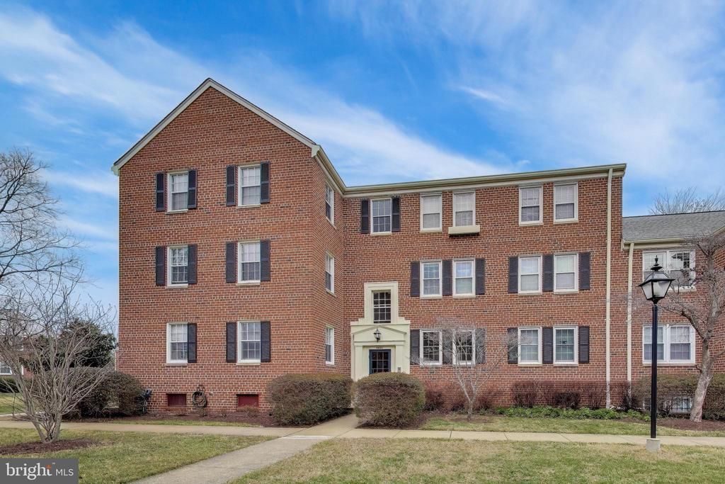 6622 E Wakefield Drive, Unit B1, Alexandria, VA 22307 Main Photo