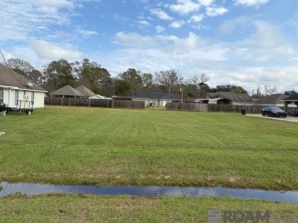 1122 S Hempshire Ave, Gonzales, LA 70737