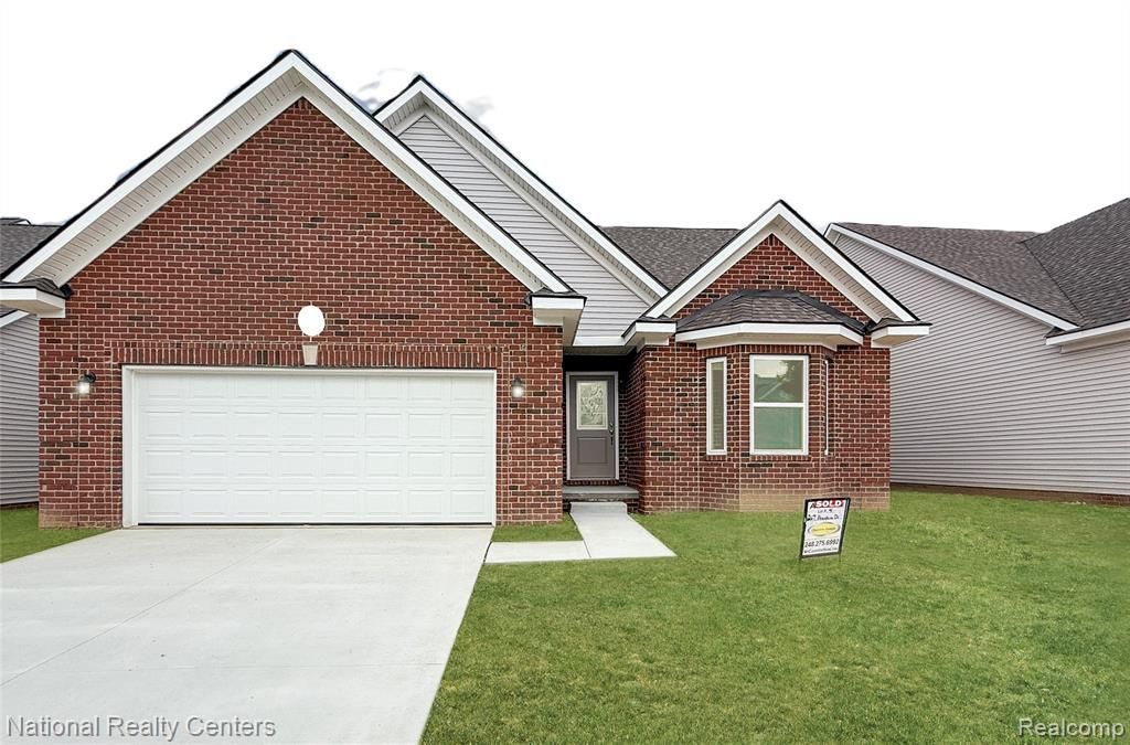303 Devonshire Drive, Lapeer, MI 48446 Main Photo