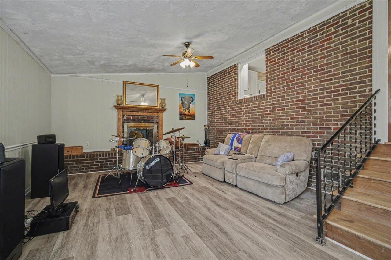 1225 Hillside Drive Photo 12