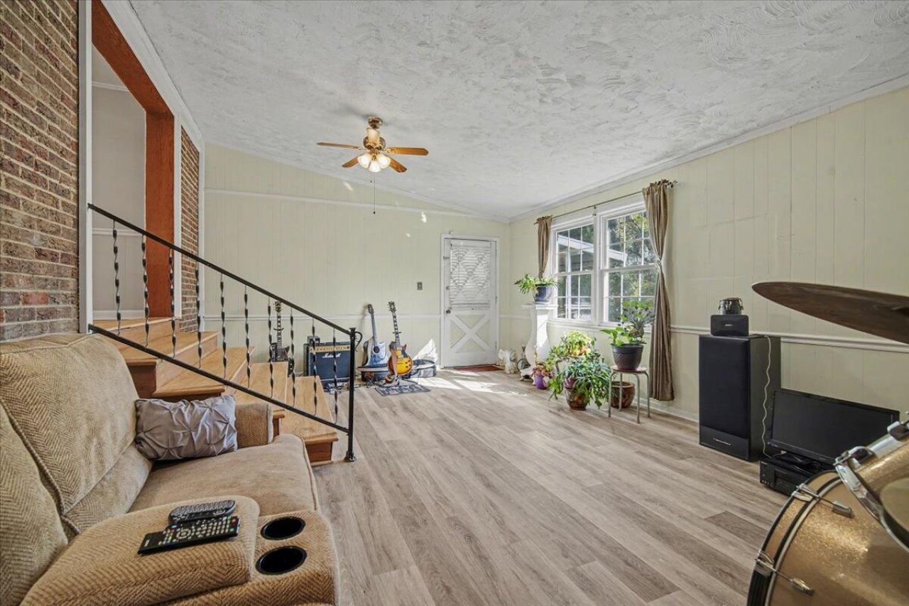 1225 Hillside Drive Photo 13