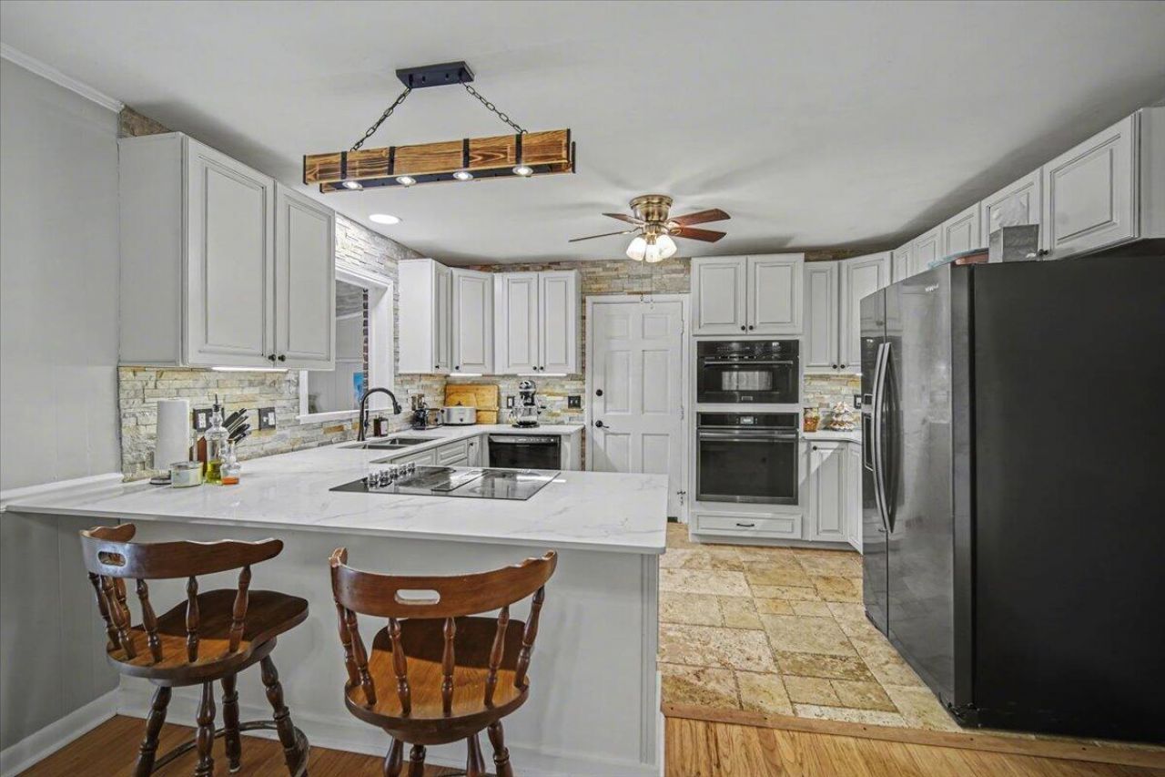 1225 Hillside Drive Photo 6