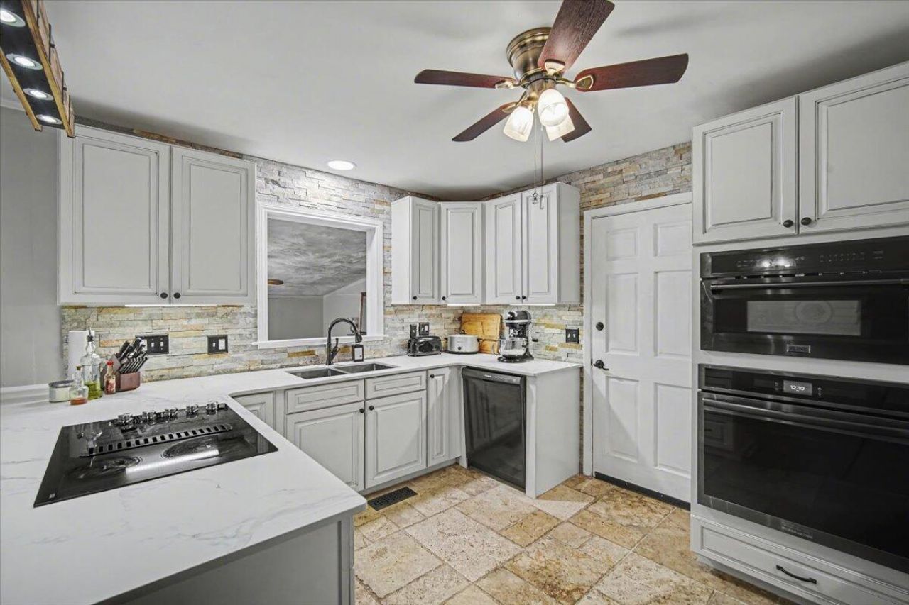 1225 Hillside Drive Photo 8