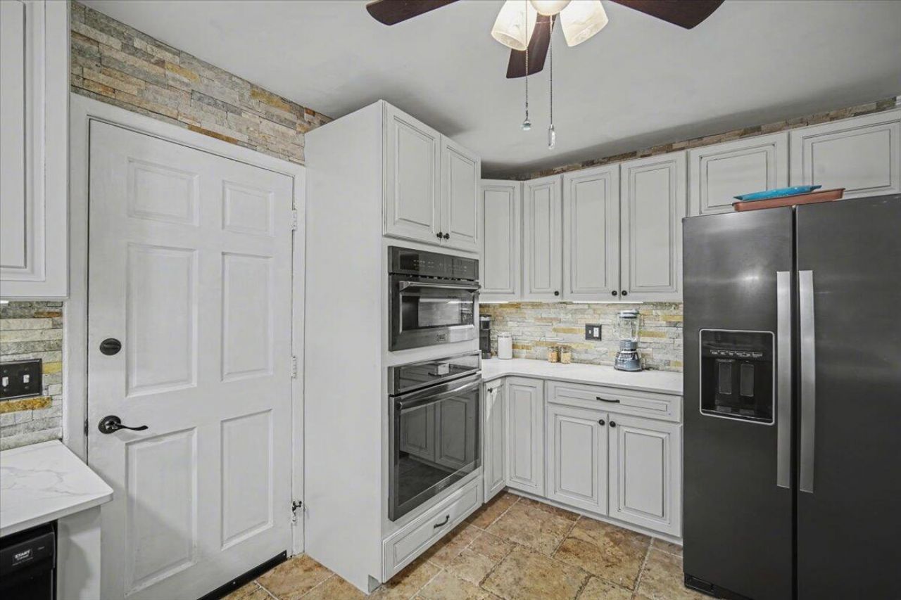 1225 Hillside Drive Photo 9