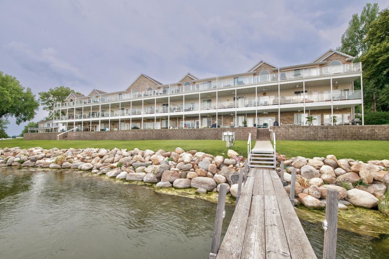 14 Iowa Street, Unit C2, Arnolds Park, IA 51331 Main Photo