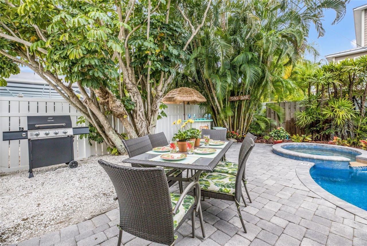 316 64th St, Holmes Beach, FL 34217 Photo