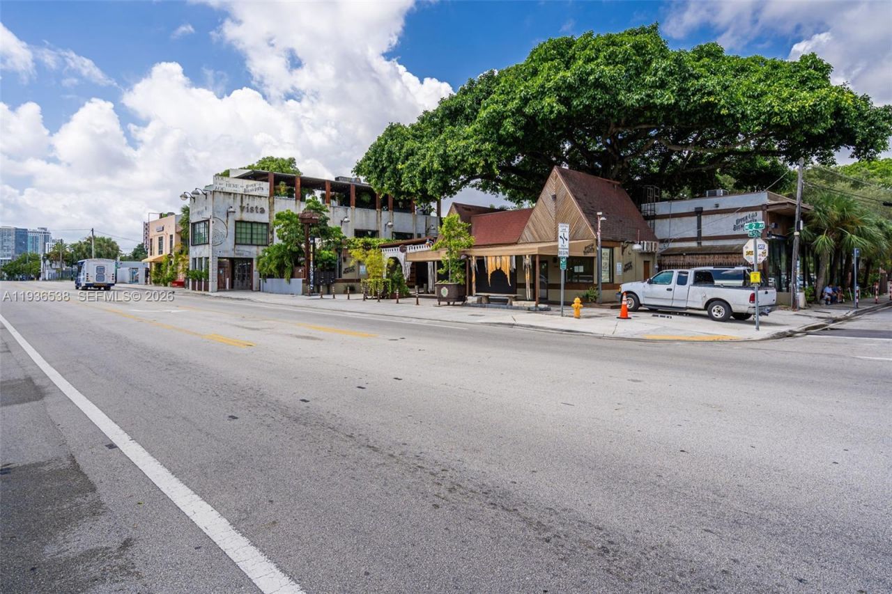 67 NE 44th St, Miami, FL 33137 Photo