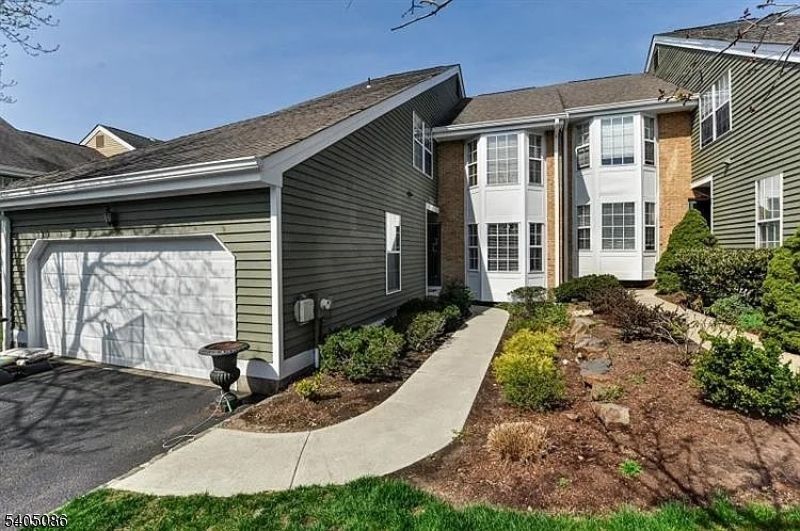 252 Crescenzi Ct, West Orange, NJ 07052 Main Photo