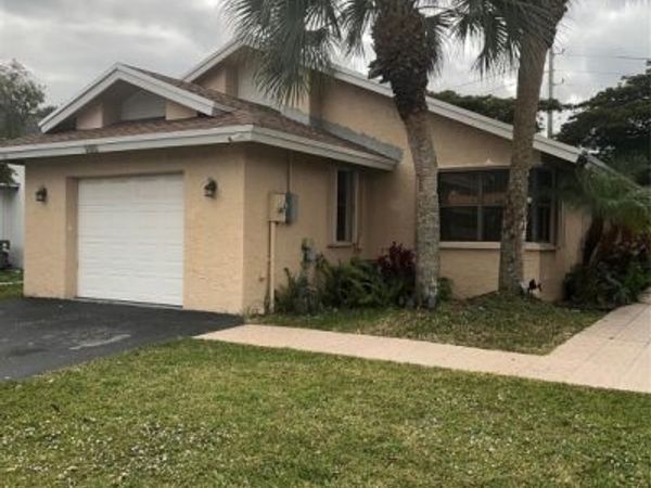 581 Lakeside Cir, Sunrise, FL 33326
