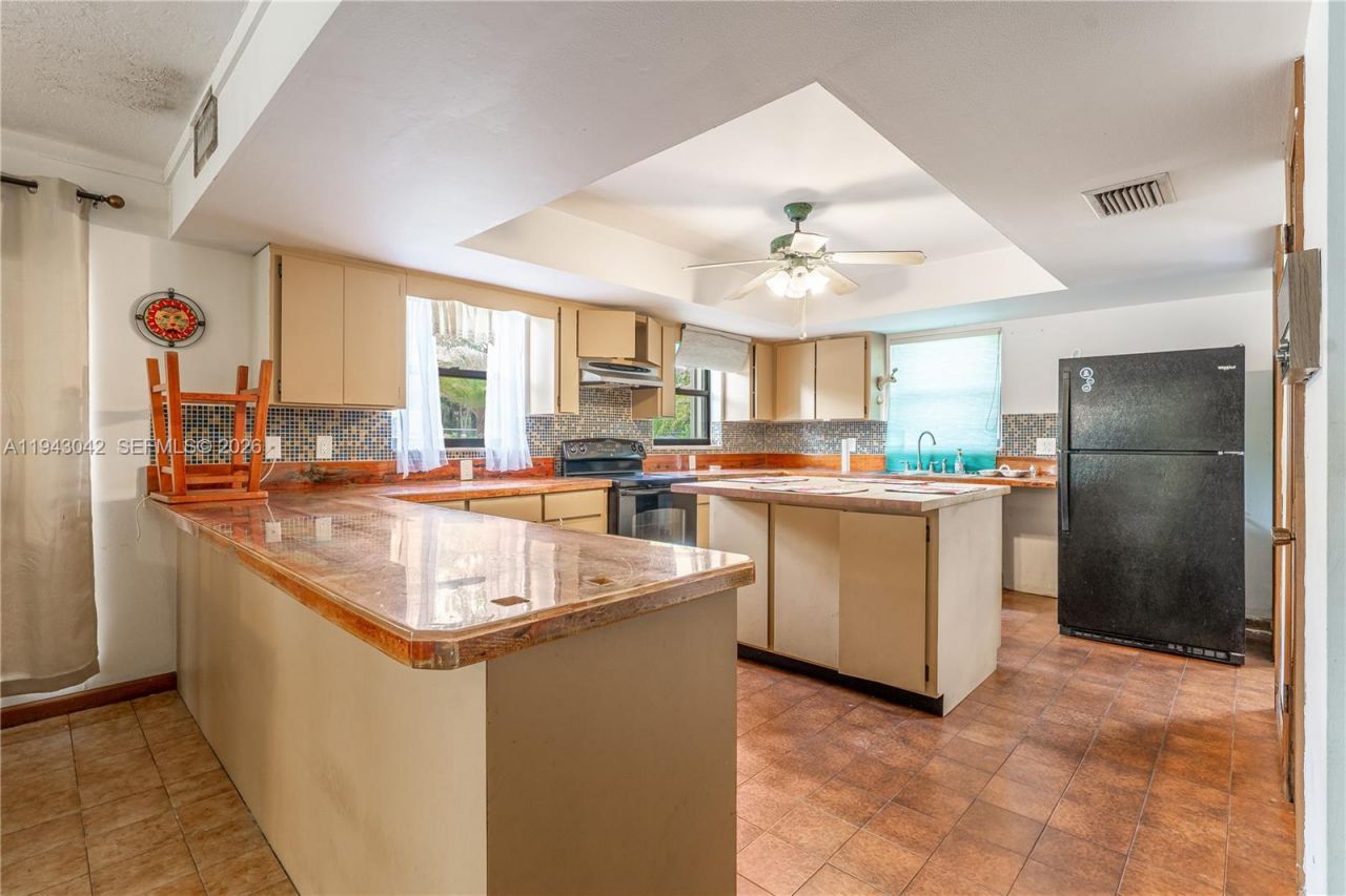 576 Marshall Rd, West Palm Beach, FL 33413 Photo