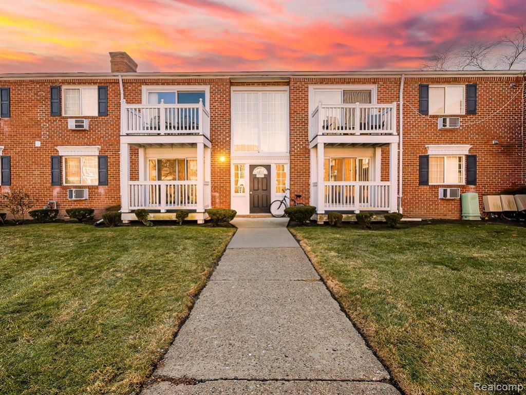 2440 Parmenter Boulevard, Royal Oak Township, MI 48073 Main Photo