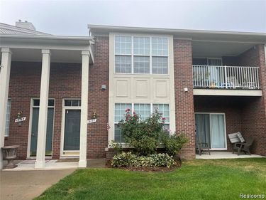 13185 Canopy Drive, Sterling Heights, MI 48313