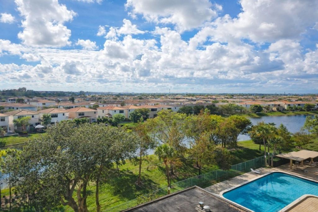 800 NE 195th Street, Unit 606, Miami, FL 33179 Photo