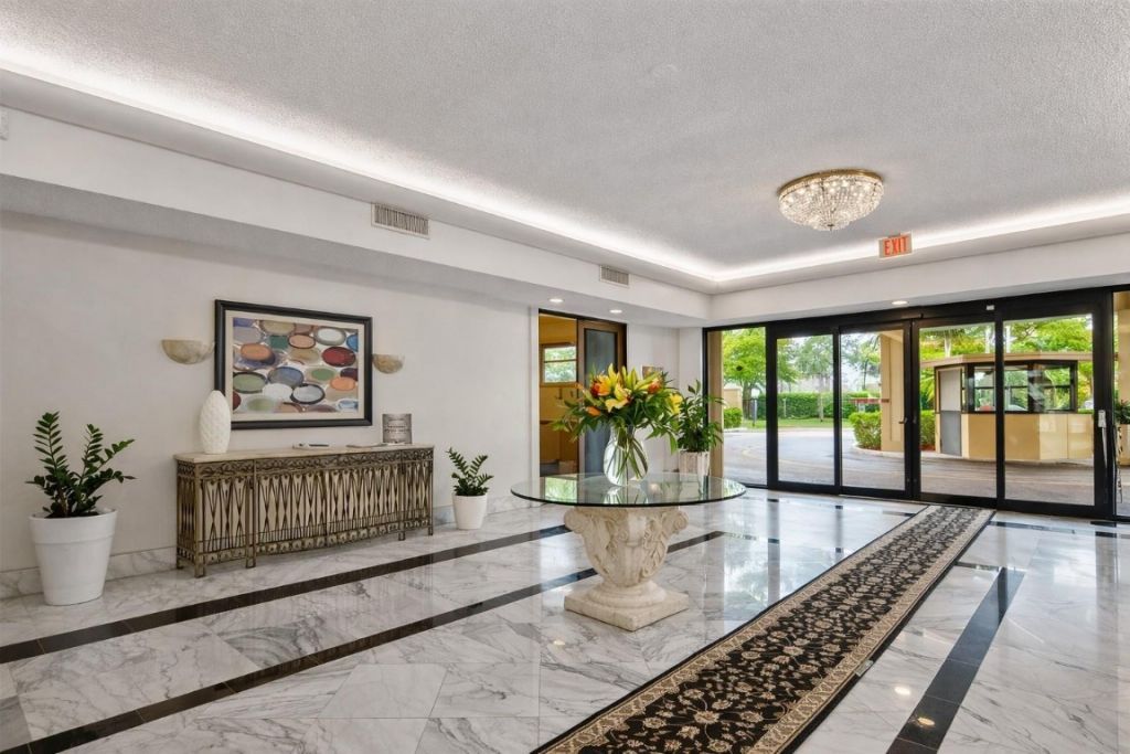 800 NE 195th Street, Unit 606, Miami, FL 33179 Photo