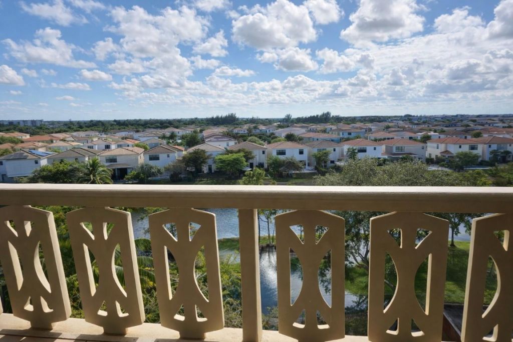 800 NE 195th Street, Unit 606, Miami, FL 33179 Photo