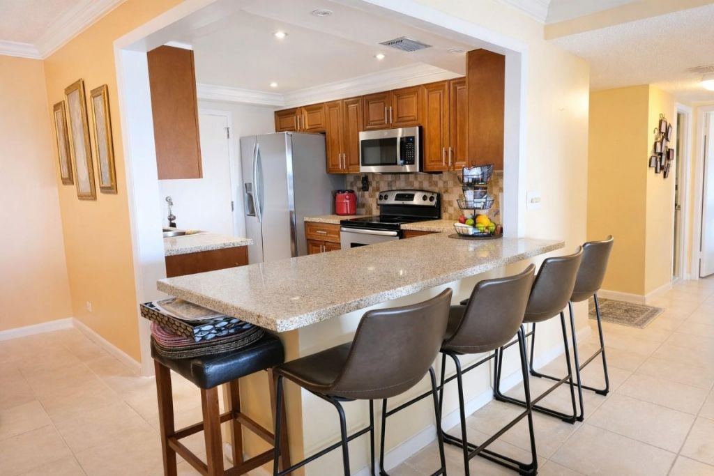 800 NE 195th Street, Unit 606, Miami, FL 33179 Photo