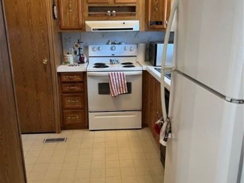 12 Maple, Olmsted Township, OH 44138 Photo 8
