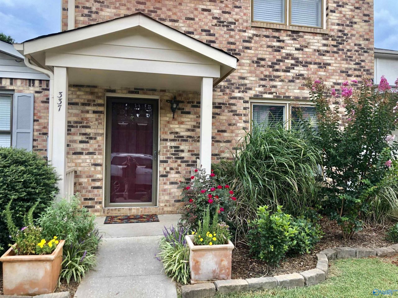 337 Chateau Drive, Huntsville, AL 35801 Main Photo