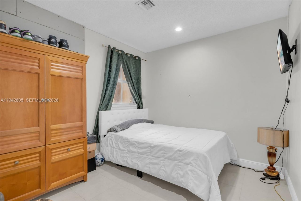 950 NE 42nd Pl , Homestead, FL 33033 Photo