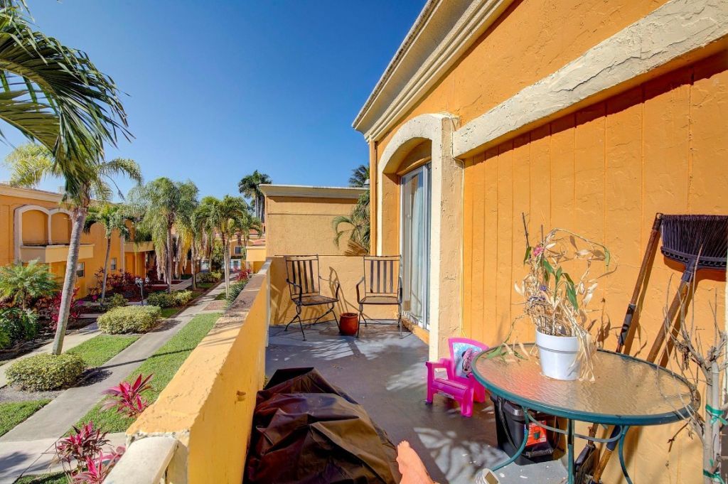 18111 NW 68th Ave, Unit I210, Hialeah, FL 33015 Photo