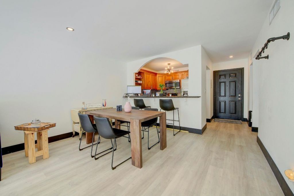 18111 NW 68th Ave, Unit I210, Hialeah, FL 33015 Photo