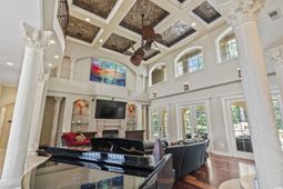 664 Oxbow Dr. photo 4