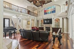 664 Oxbow Dr. photo 4