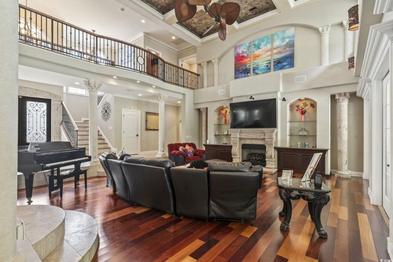 664 Oxbow Dr. Photo 4