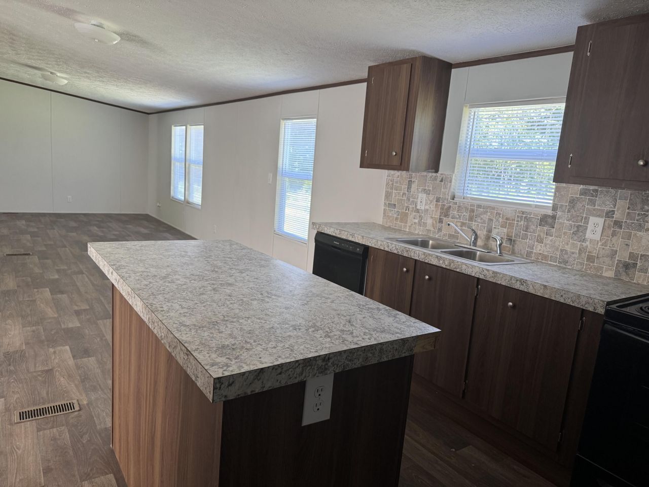 7527 Old Number Six Highway Photo 12