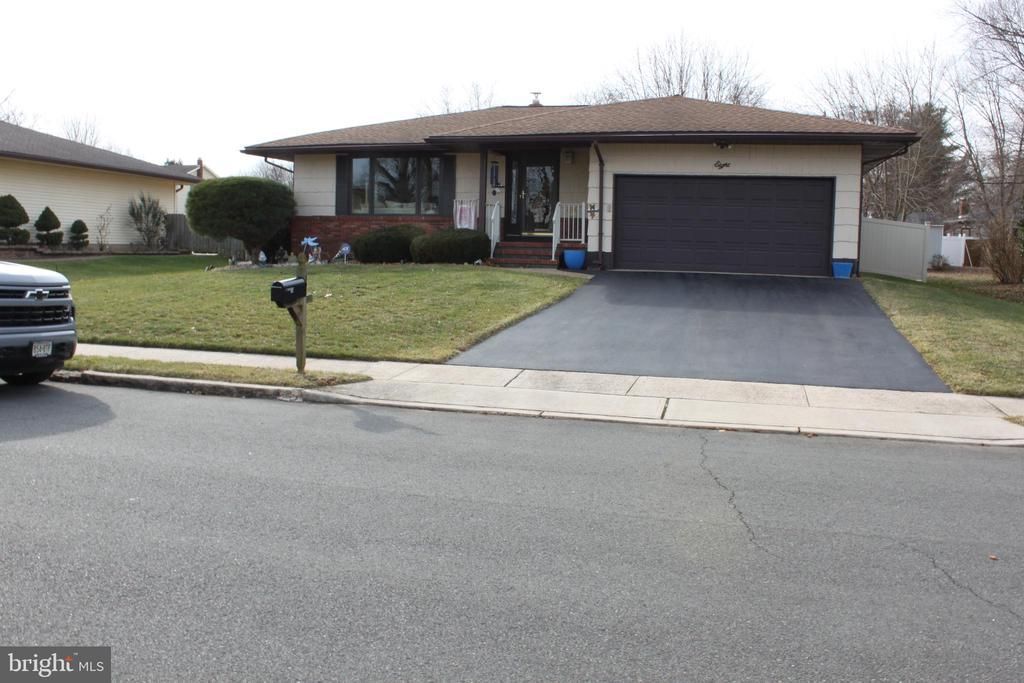 8 Mint Leaf Drive, Hamilton, NJ 08690 Main Photo