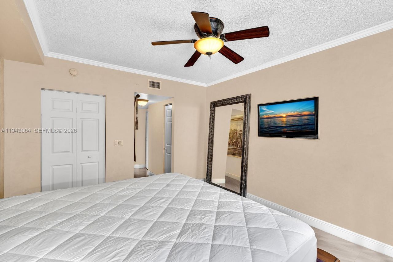 17100 N Bay Rd, Unit 1418, Sunny Isles Beach, FL 33160 Photo