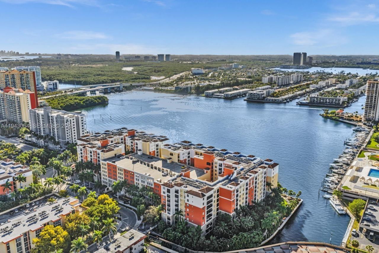 17100 N Bay Rd, Unit 1418, Sunny Isles Beach, FL 33160 Photo