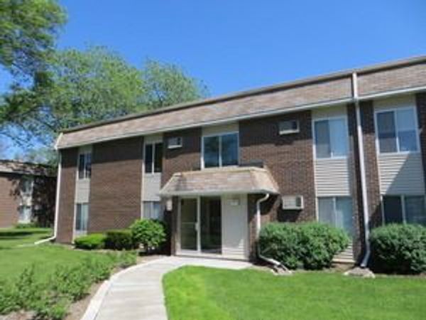 1115 Miller Lane, Unit 104, Buffalo Grove, IL 60089
