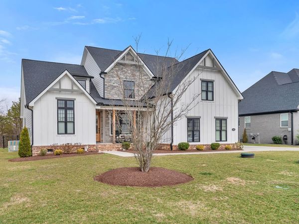 3806 Carriage Dr, Murfreesboro, TN 37128