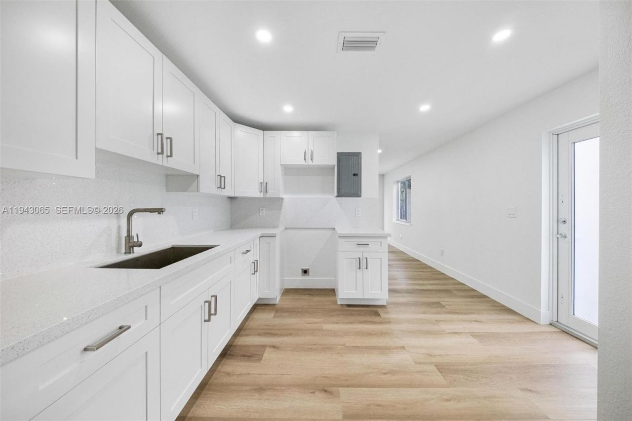 2951 NW 47th St, Miami, FL 33142 Photo